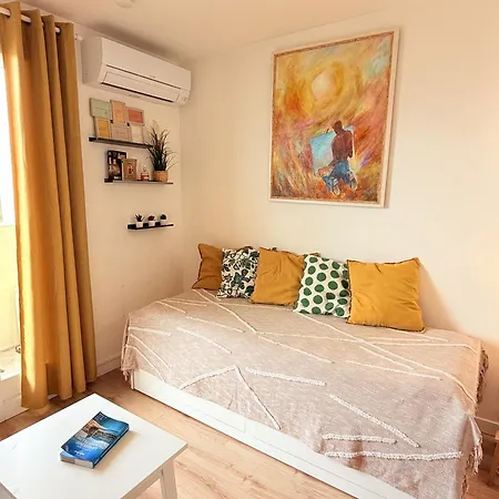 Douillet, Les Bains, A Deux Pas De La Cure Et De La