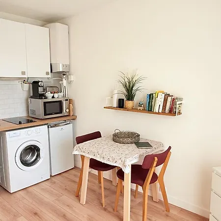 Douillet, Les Bains, A Deux Pas De La Cure Et De La