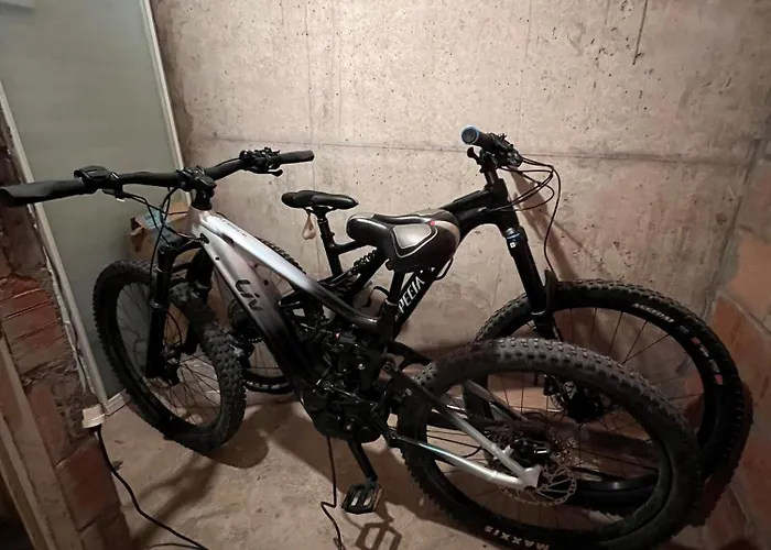 Douillet, Les Bains, A Deux Pas De La Cure Et De La Daire *