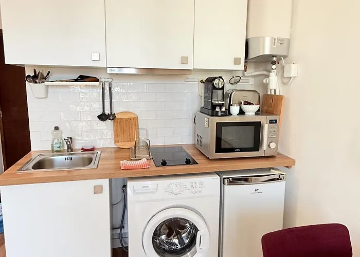 Douillet, Les Bains, A Deux Pas De La Cure Et De La Daire *