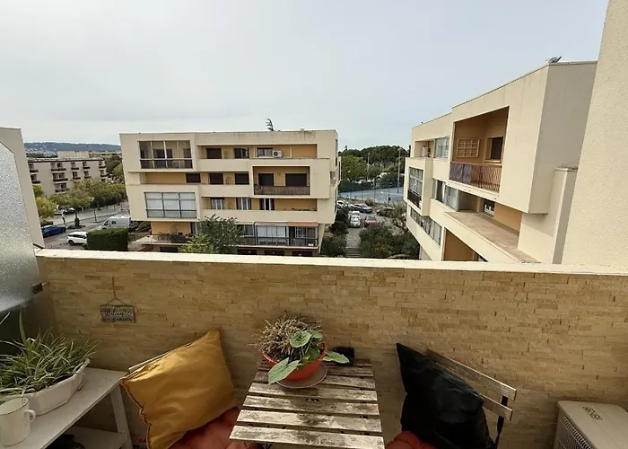 Douillet, Les Bains, A Deux Pas De La Cure Et De La